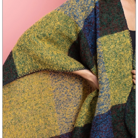 🌺2/$35 sale one size checkered poncho - Picture 6 of 6